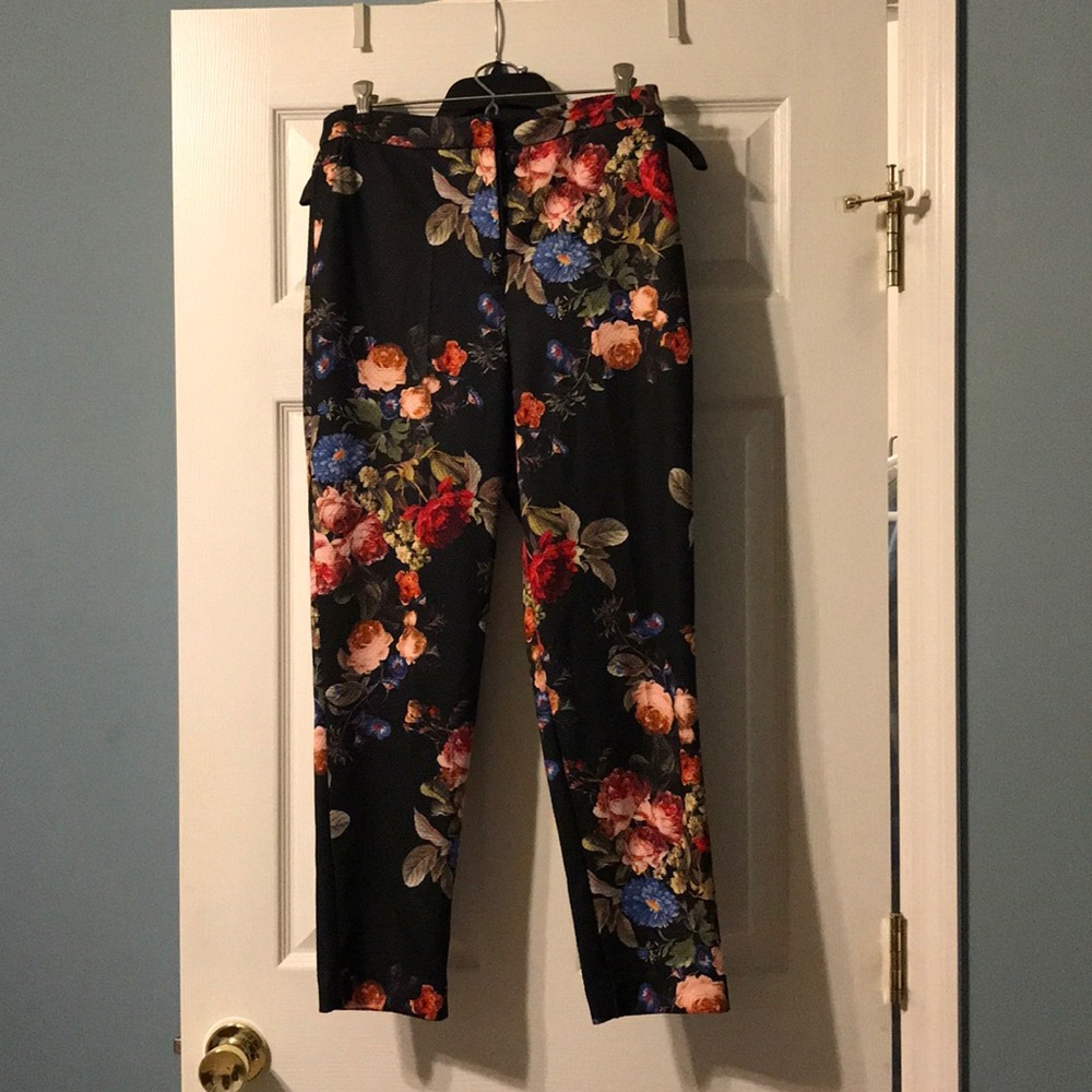 Floral print cigarette pants
